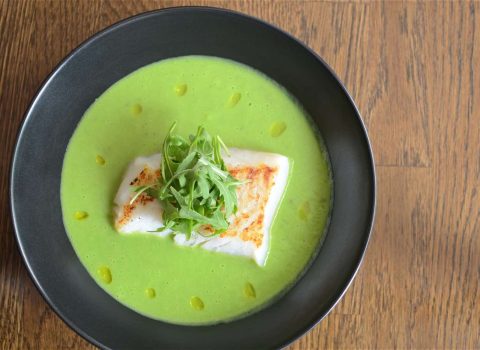 Dos de Cabillaud à la plancha, Velouté de Petit Pois à la Sarriette Dos de Cabillaud à la plancha, Velouté de Petit Pois à la Sarriette